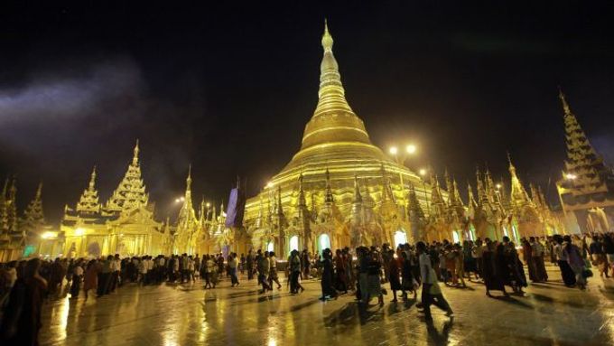 Buddhiustická pagoda v Rangúnu.
