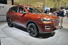 Čína je lačná po SUV a domácí automobilky tato auta nabízejí ve velkém. Existují dokonce značky, které ani jiné auto v nabídce nemají. Například modely Haval patří mezi nejpopulárnější SUV v zemi. Nabídka verzí je široká a čítá vozy všech velikostí. Tento si říká H6 Sport a řadí se do střední třídy.