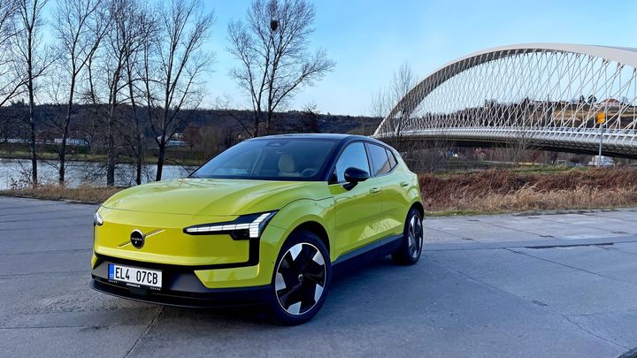 Co se strhlo, nám vzalo dech, vždyť jsme v Česku. Malé elektroauto od Volva je hit