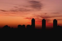Blackout bez paniky. Víme, co mít doma připravené, když zhasne svět a zmizí signál