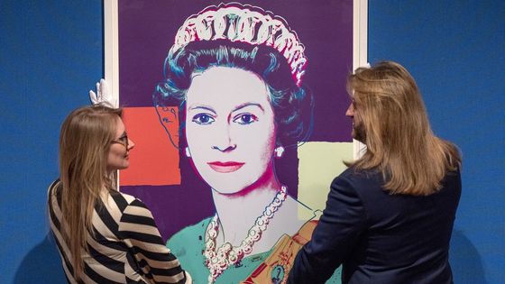 Alžběta II. nejen podle Warhola. Výstava přináší jedinečné snímky královské rodiny