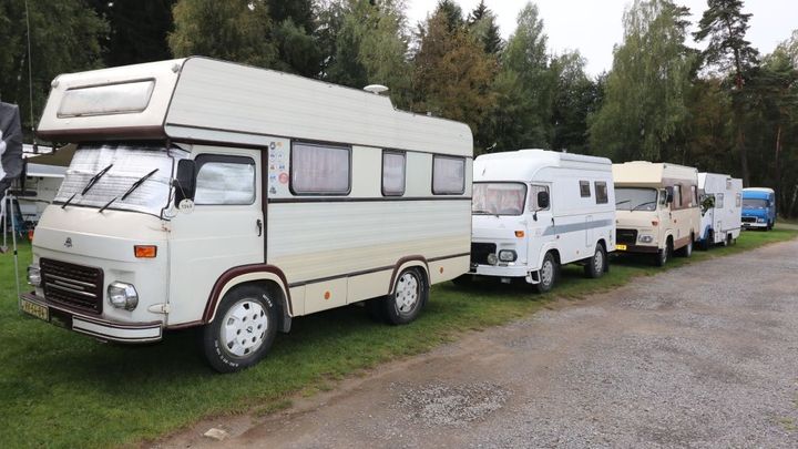 Na srazu obytných Avií: přestavby ohromí důmyslností, lidé s nimi jezdí i celý rok; Zdroj foto: David Hloušek