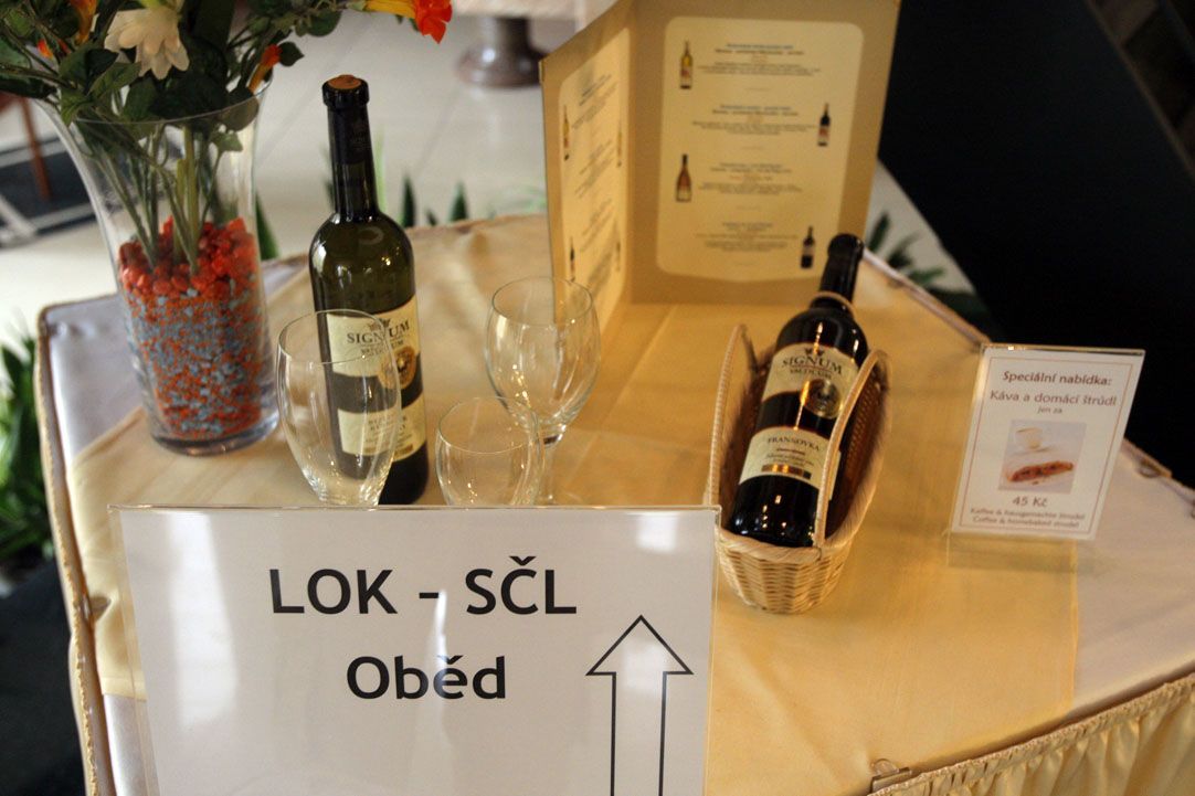 LOK - jednání v hotelu Golf