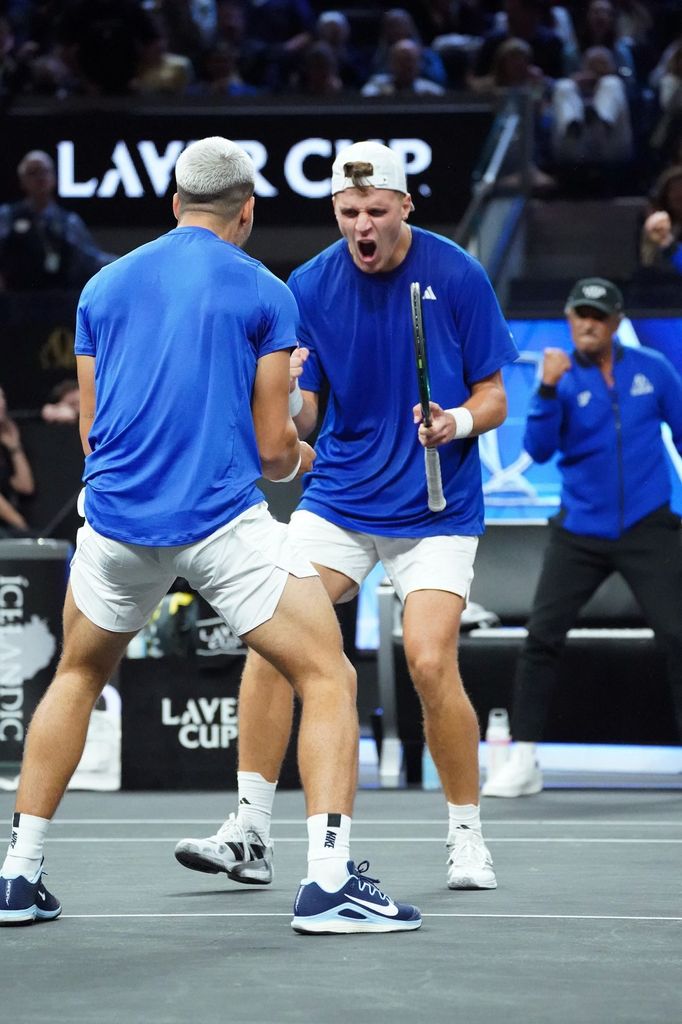 Jakub Menšík s Carlosem Alcarazem ve čtyřhře na Laver Cupu 2025