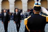 Smutečního obřadu se zúčastnil současný francouzský prezident Emmanuel Macron a arménský premiér Nikol Pašinjan. Aznavourovi rodiče byli původem Arméni, sám zpěvák se ke kořenům hrdě hlásil.