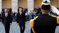 Smutečního obřadu se zúčastnil současný francouzský prezident Emmanuel Macron a arménský premiér Nikol Pašinjan. Aznavourovi rodiče byli původem Arméni, sám zpěvák se ke kořenům hrdě hlásil.