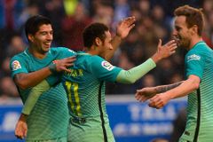 Real porazil Pamplonu a zůstal první, Barcelona rozdrtila Alavés