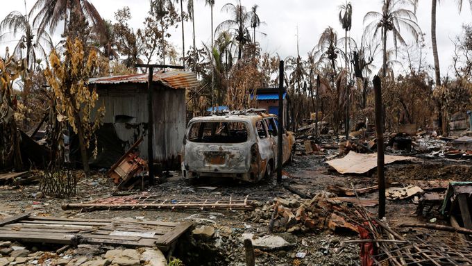 Vypálené vesnice Rohingů.