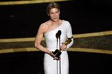 Renée Zellwegerová dostala Oscara za roli Judy Garlandové ve filmu, který tento čtvrtek začnou promítat česká kina.