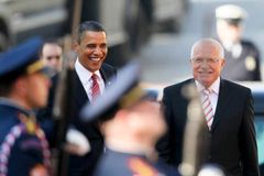 Obama s Klausem řešil mise, z Prahy odletěl dřív