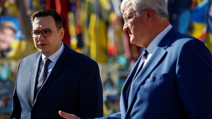 Ministr zahraničí Jan Lipavský (vlevo) a jeho ukrajinský protějšek Andrij Sybiha.
