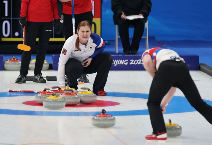 Zuzana Paulová a Tomáš Paul v zápase smíšených dvojic v curlingu Česko - Norsko na ZOH 2022