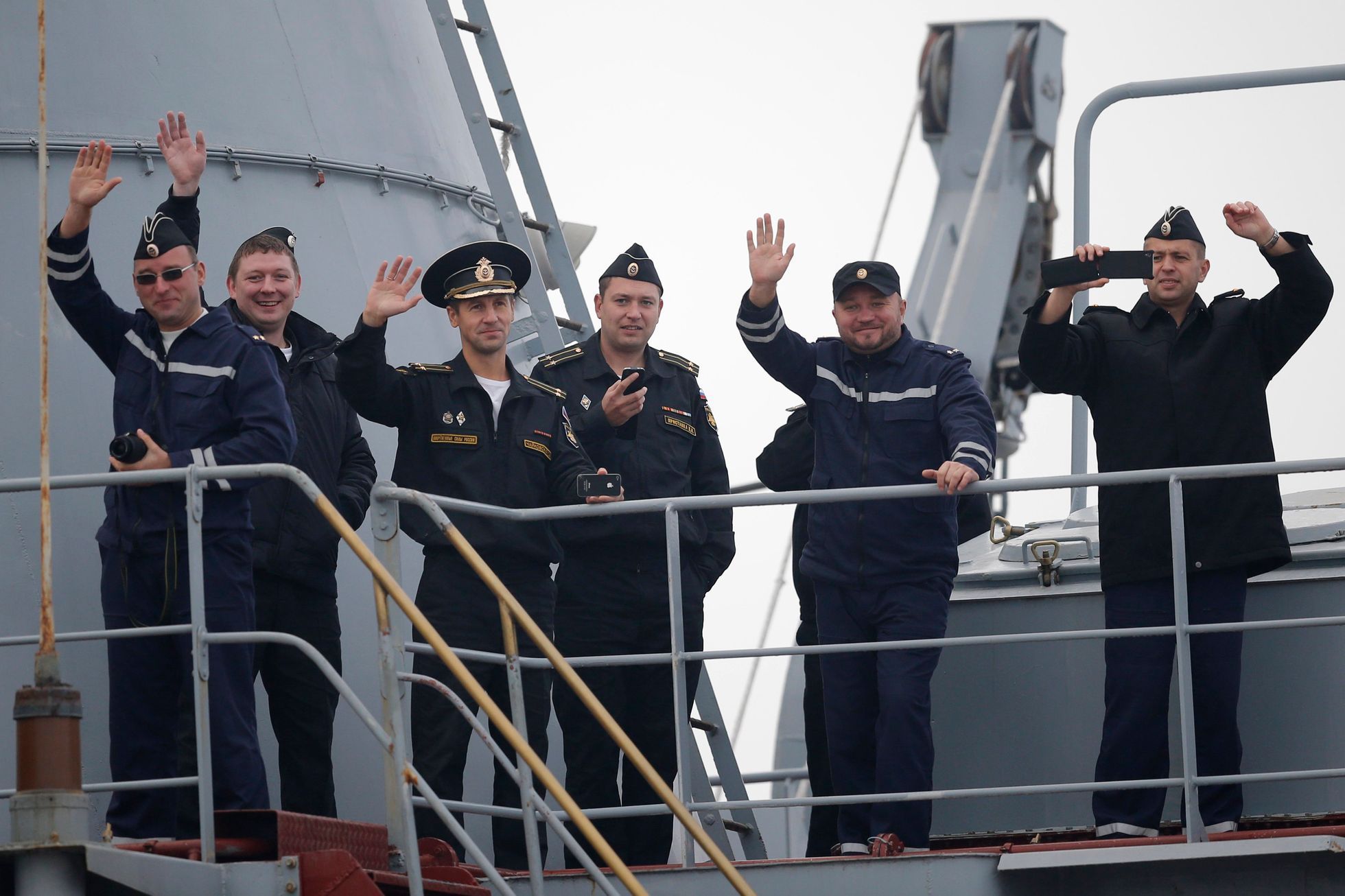 Ruští námořníci opustili Francii, kde se učili s lodí třídy mistral