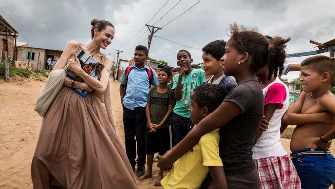 Angelina Jolie na návštěvě oblasti