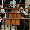 Saddám Husajn a sedm zbylých obžalovaných před soudem
