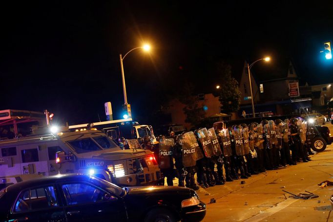 Policie hlídá průběh demonstrace v Milwaukee