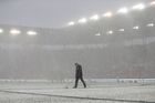 Anglii zasypal sníh. Everton mezi vločkami vykopal tři body, Liverpool řádil proti Watfordu
