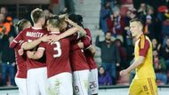 Sparta sice bere z malého pražského derby po výhře nad Duklou 3:0 tři body, zaplatila ale za ně vysokou cenu.