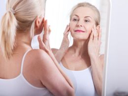 Jak zpomalit stárnutí pokožky: Nechte si umíchat hormonální krém