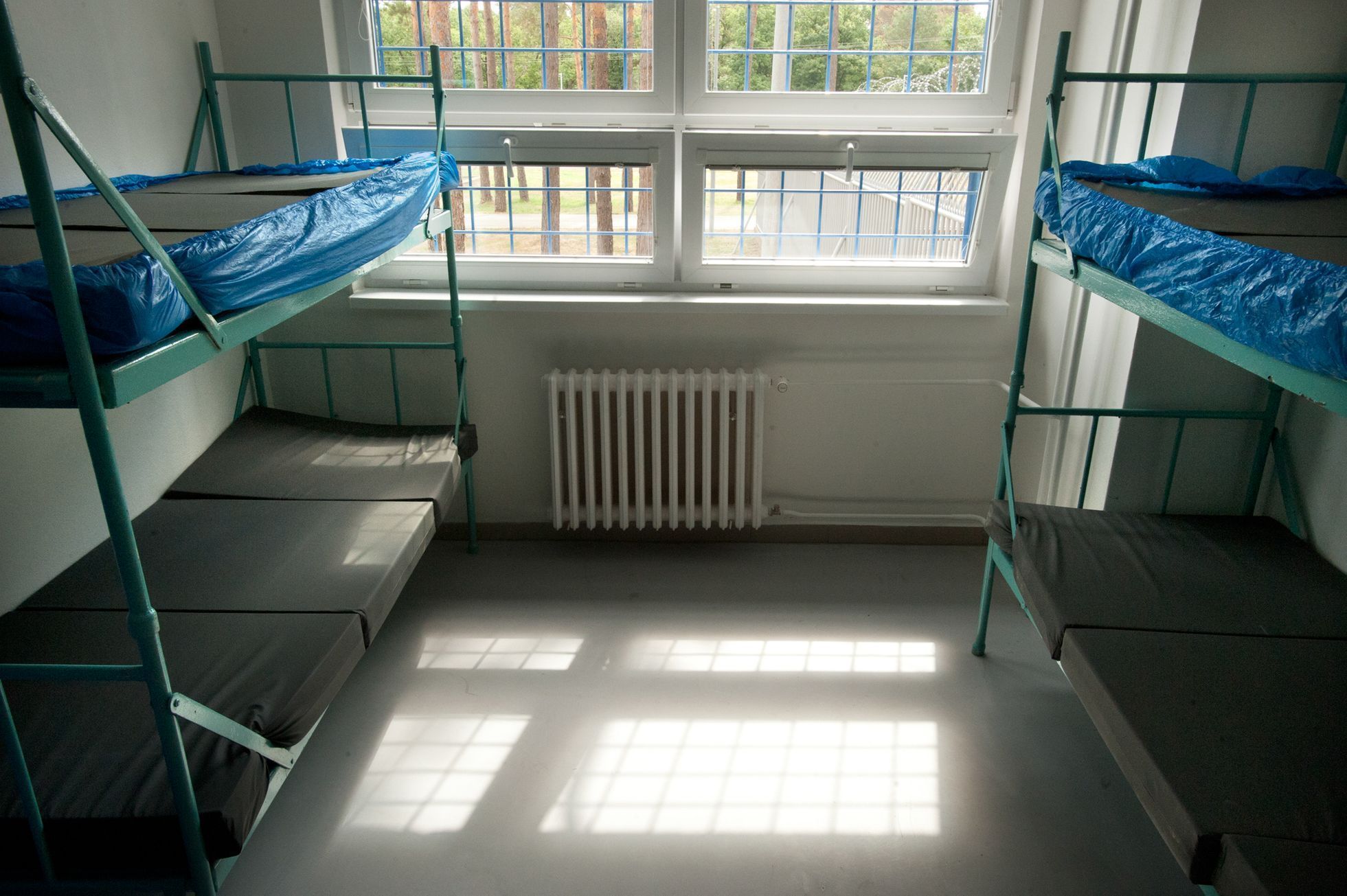 V břeclavské Poštorné otevřeli vězeňský areál pro 200 odsouzených.
