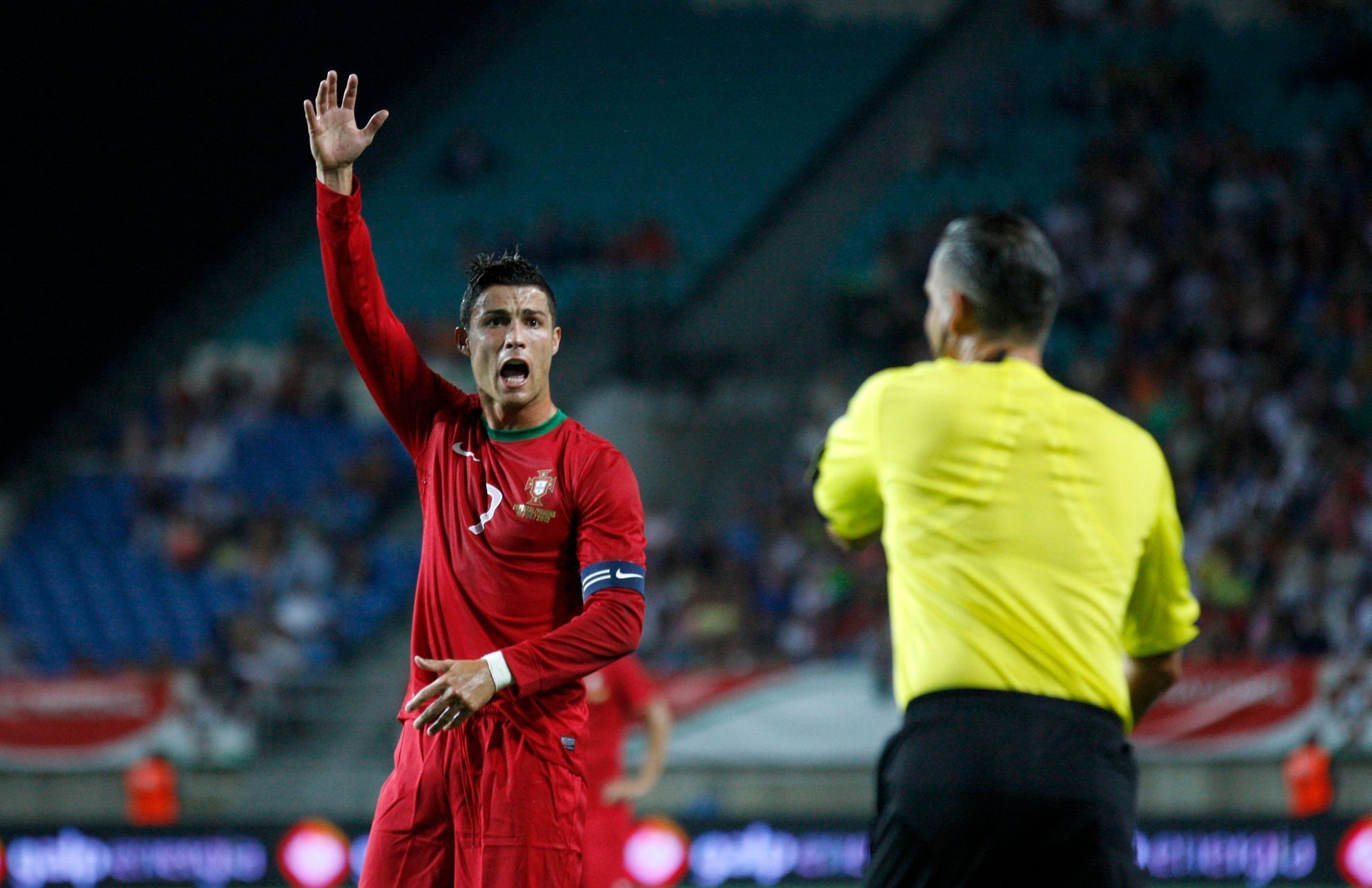 Cristiano Ronaldo reaguje na výrok rozhodčího v přátelském zápase s Panamou
