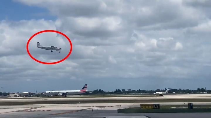 Pasažér ohromil letecký svět. Na přistání ho navedl instruktor s vytištěným papírem; Zdroj foto: Aktuálně.cz/Jeff Chandler