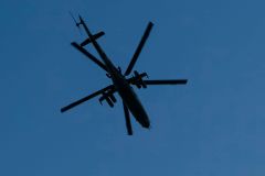 Při pádu armádního vrtulníku zahynulo osm lidí