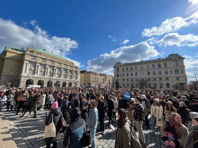 Vysokoškolští pedagogové protestovali proti nízkým mzdám.