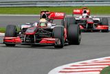 Lewis Hamilton v závěsu s Jensonem Buttonem