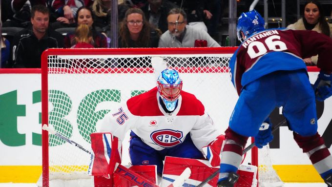 Jakub Dobeš čelí v NHL od začátku největším hvězdám, zatím ho prostřelil jen Mikko Rantanen.