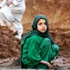 Pákistán 2008 - holčička v zeleném v cihelně