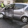 Nehoda dvou aut zablokovala silnici z Hradce