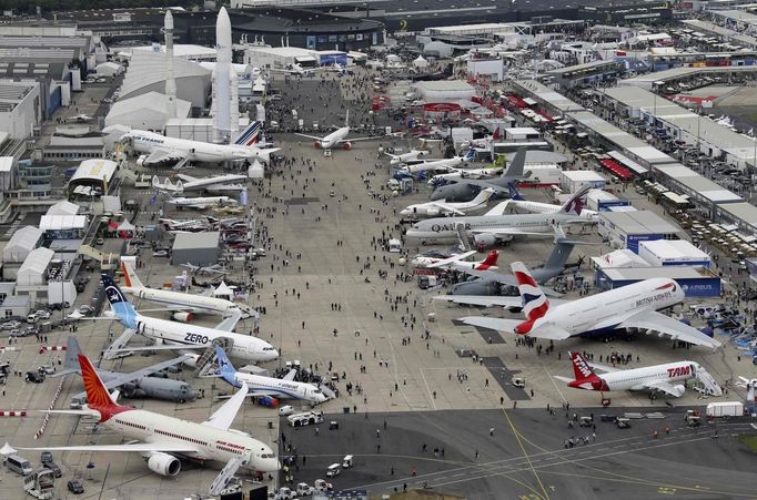 n aerial view of the 50th Paris Air Show, at the Le Bourget airport near Paris June 18, 2013. The air show runs from June 17 to 23. REUTERS/Pascal Rossignol (FRANCE - Tags: BUSINESS AIR TRANSPORT DEFENCE)