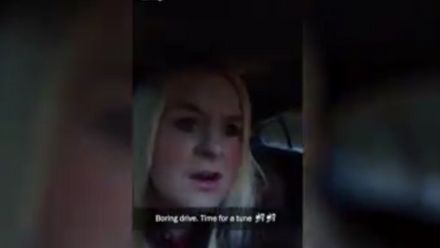 Dívka natočila vlastní nehodu. Streamování vás může zabít, varuje drsná kampaň