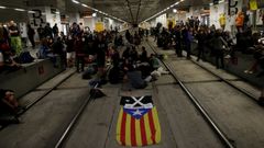 Katalánci protestují na den výročí referenda o nezávislosti.