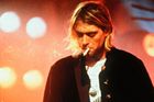 Kurt Cobain by oslavil 50 let. Na internetu se za stovky tisíc draží jeho modrá kytara