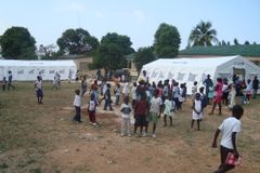 Školy na Haiti nemají přístup k pitné vodě, šíří se cholera