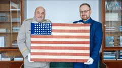 Americká vlajka ušitá českými ženami