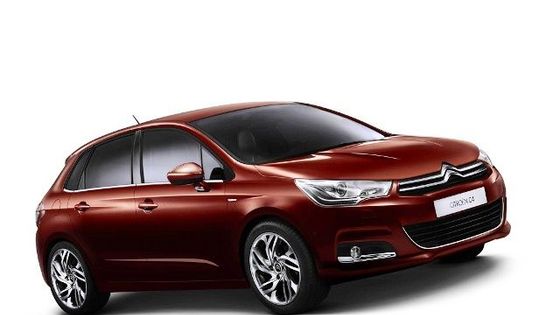 Vozy, které mají premiéry na autosalonech v Moskvě a Paříži