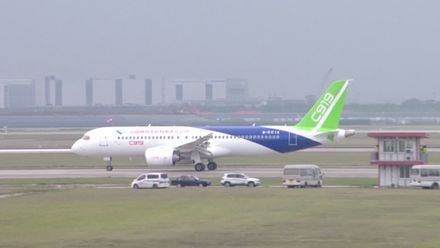 Čínský letoun Comac 919 poprvé vzlétl. První let proběhl úspěšně