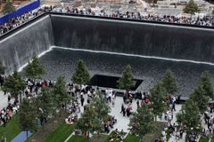 Památník 11. září někteří návštěvníci ničí a špiní
