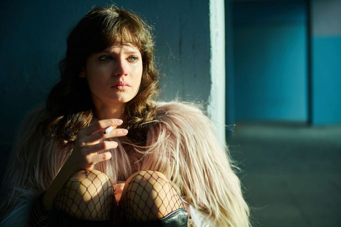 Jana McKinnonová jako Christiane.