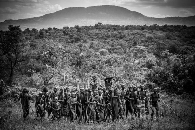 Reportáž - čestné uznání: EDUARD GENSEREK, Volný fotograf, Rituální souboje Saginay (Etiopie, srpen 2014)