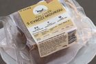 První řetězec v Česku začíná prodávat chleba ze cvrčků. Zájem roste, farma se zvětšuje