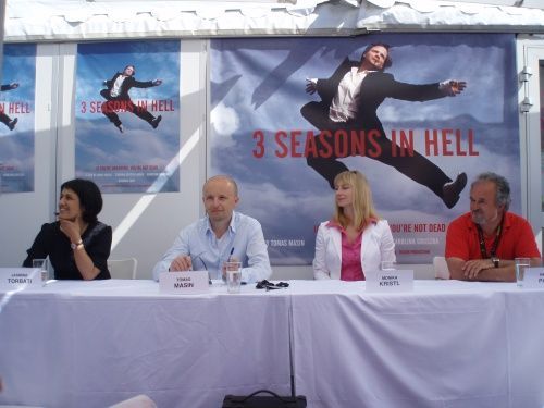 Cannes: Tvůrci filmu Tři sezony v pekle na tiskové konferenci