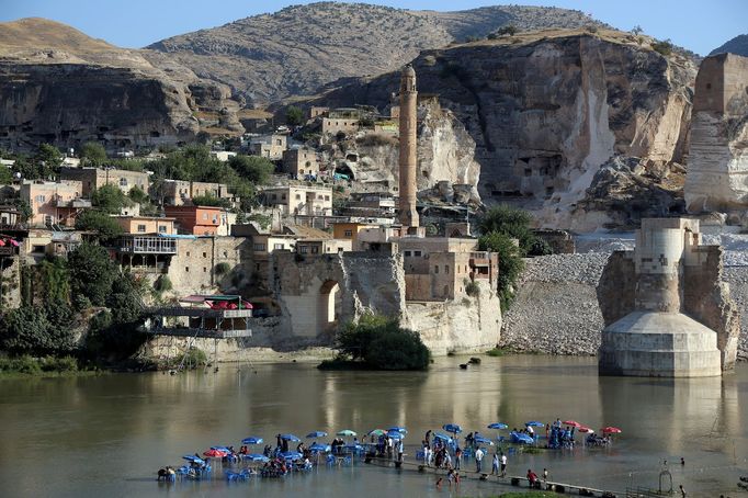 Starověké město Hasankeyf v Turecku, které zatopí  plánovaná vodní přehrada.