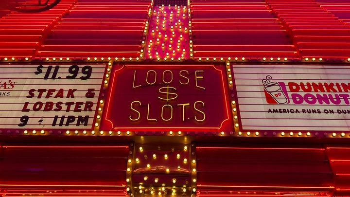 Foto: V roušce, za plexisklem, bez diváků. Jak se znovu začíná sázet v Las Vegas