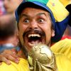 Brazilský fanoušek v zápase Mexiko - Brazílie na MS 2018