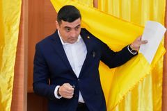 První kolo rumunských prezidentských voleb vyhrál krajně pravicový politik Simion