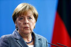 Respektujeme závazky k Evropě i státu, postavila se kritice bavorského premiéra Merkelová